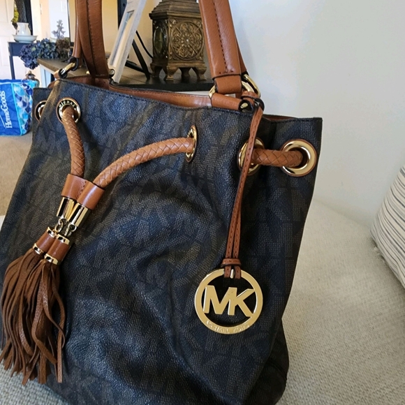 EUC Michael Kors handbag - Picture 4 of 7